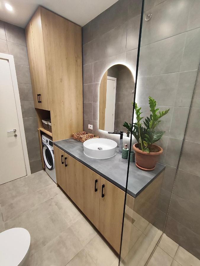 Modern Style 2br-apt - 10min To Skanderbeg Square Apartamento